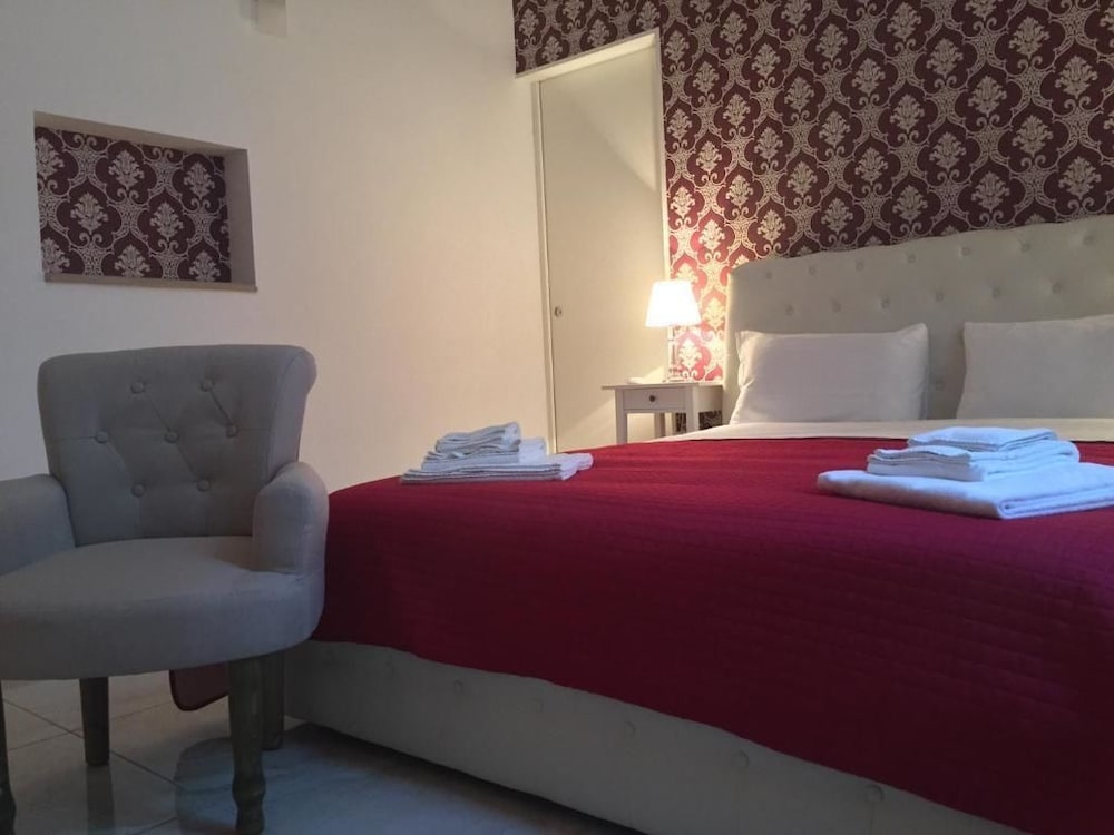 Elite Room, 1 Queen Bed, Ensuite photo 2