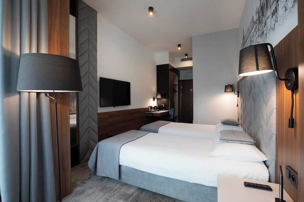 Standard Twin Room - Photo 1
