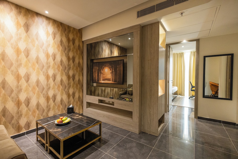 Premium Suite - Photo 8