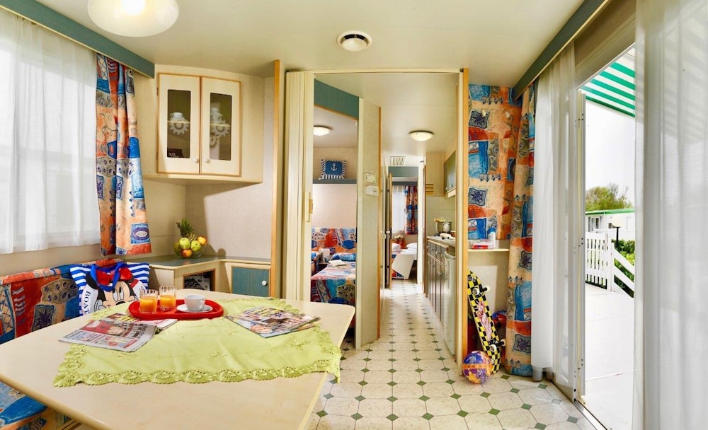 Comfort Mobile Home, 2 Bedrooms, Garden View photo 3