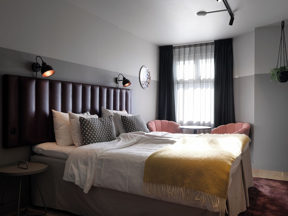Standard Twin Room - Photo 1