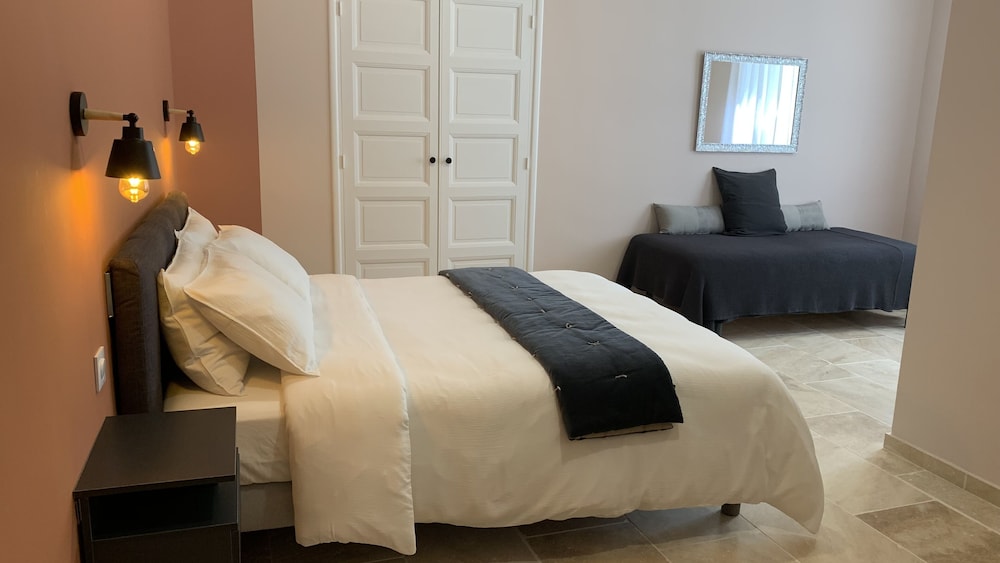 Deluxe Triple Room photo 2