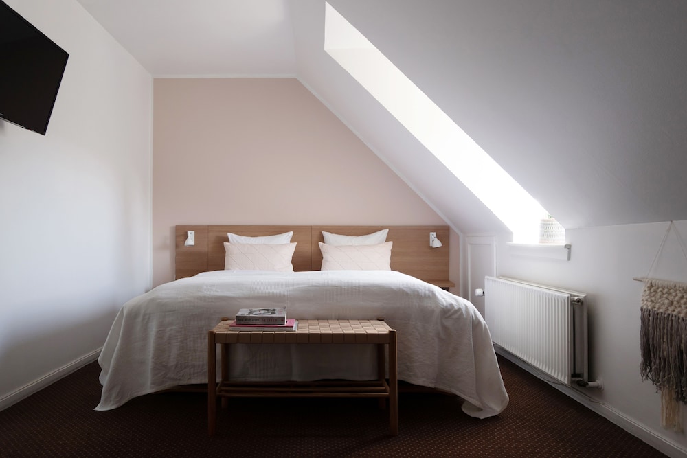 Superior Double Room, 1 Queen Bed, Non Smoking, Courtyard View (Medium+)