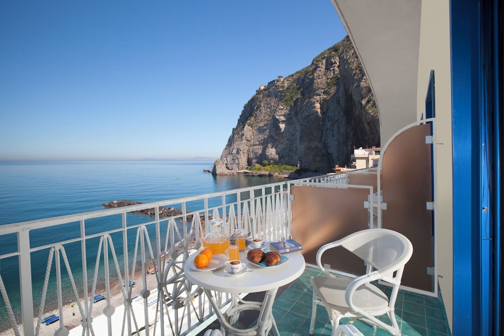 Superior Double Room, Balcony, Sea View - Photo 3
