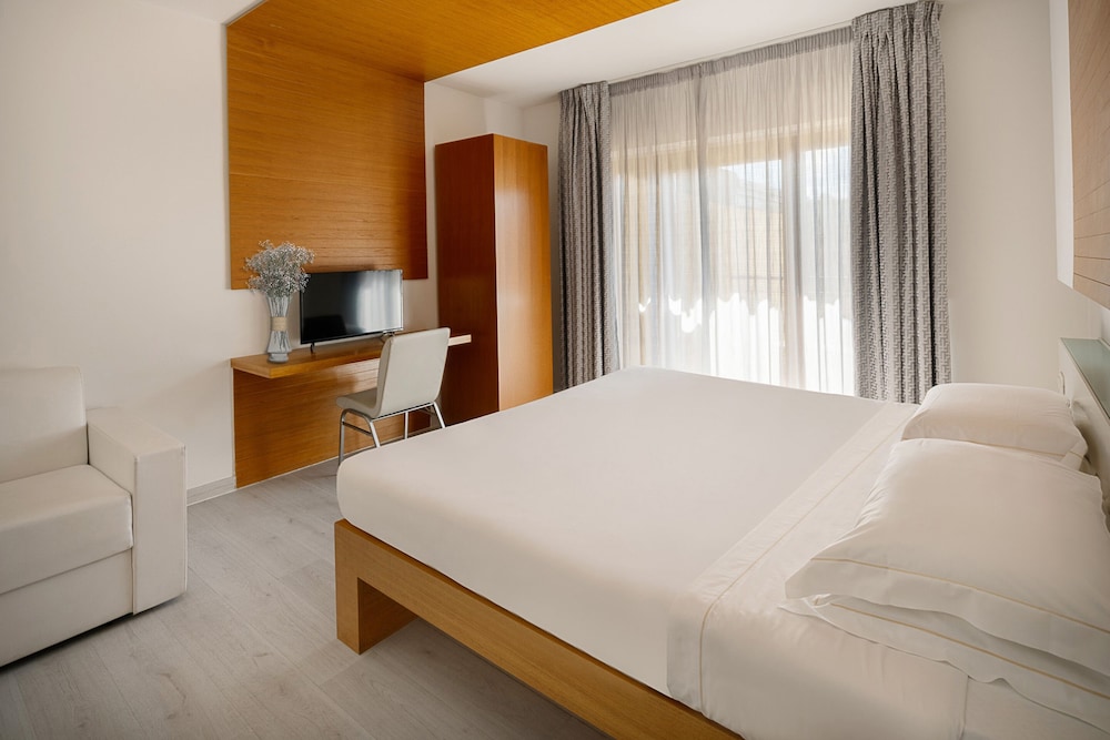 Deluxe Double or Twin Room - Photo 1