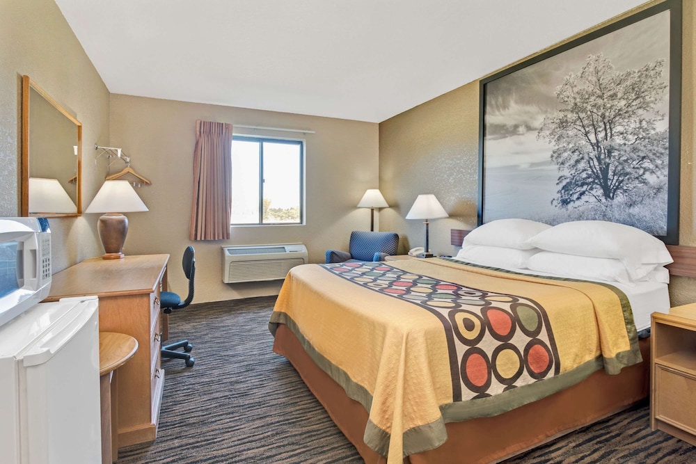 Standard Room, 1 Queen Bed, Accessible - Photo 2