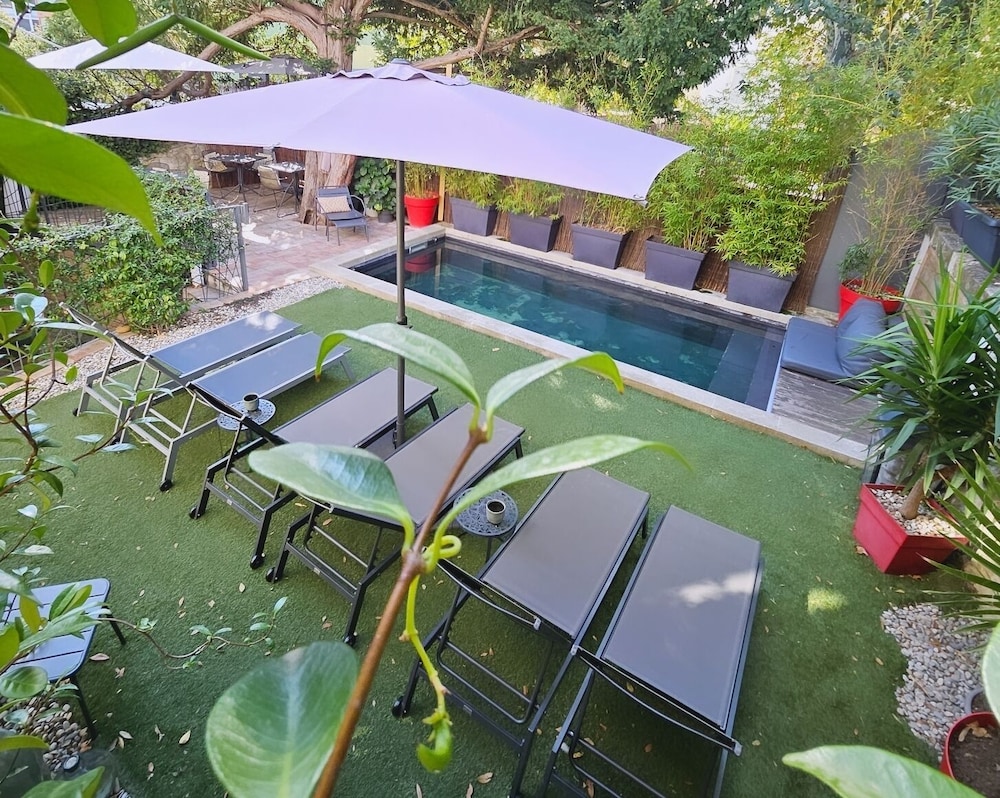 City Apartment, Private Bathroom, Pool View (Suite Curieuse) - Photo 2