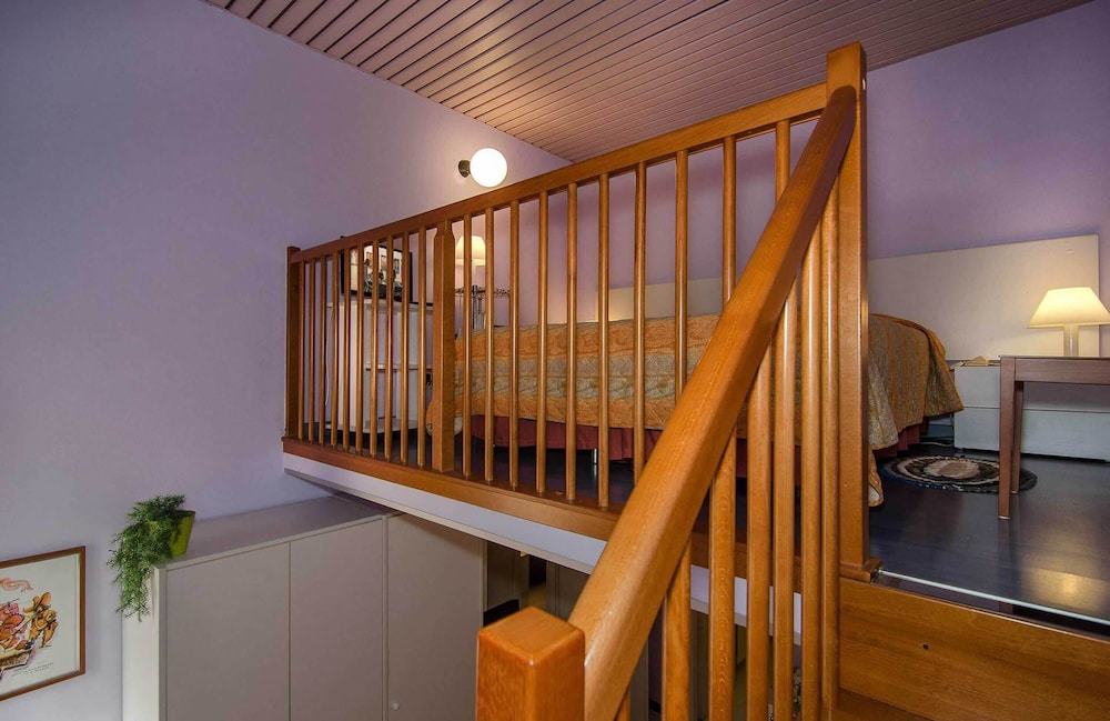 Family Room, 2 Bedrooms - Photo 6