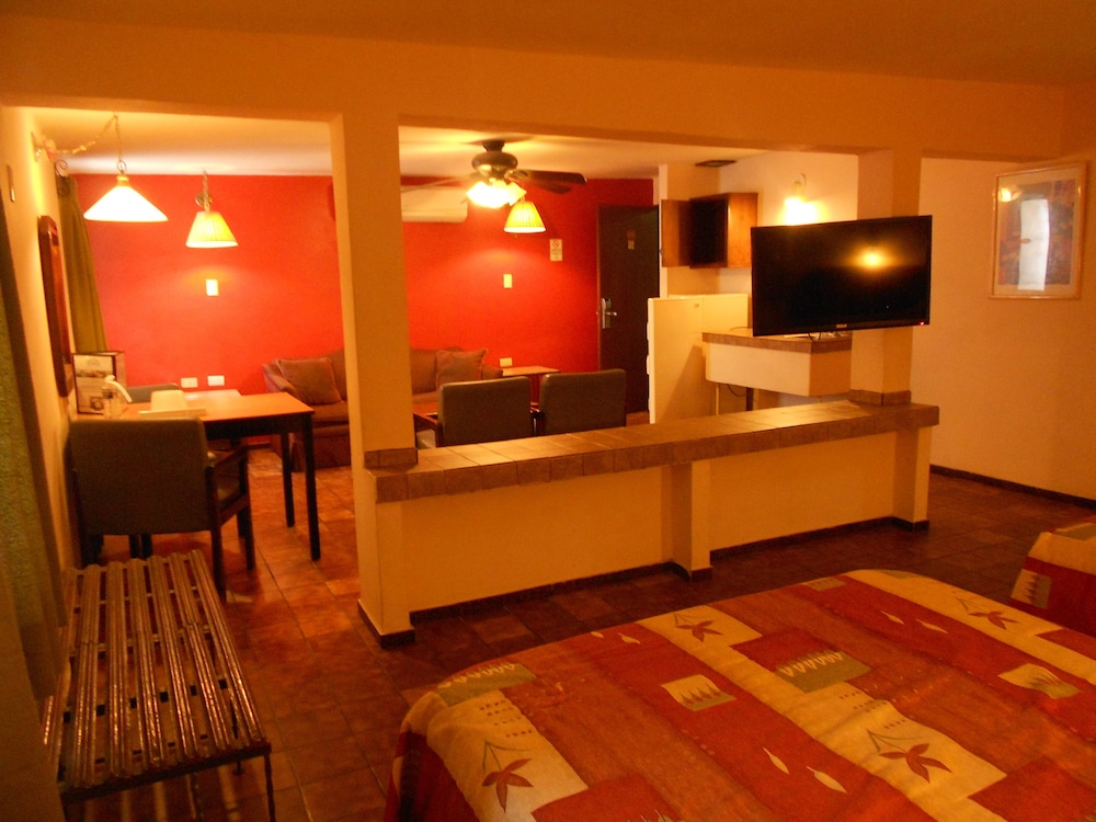 Executive Suite - Photo 13
