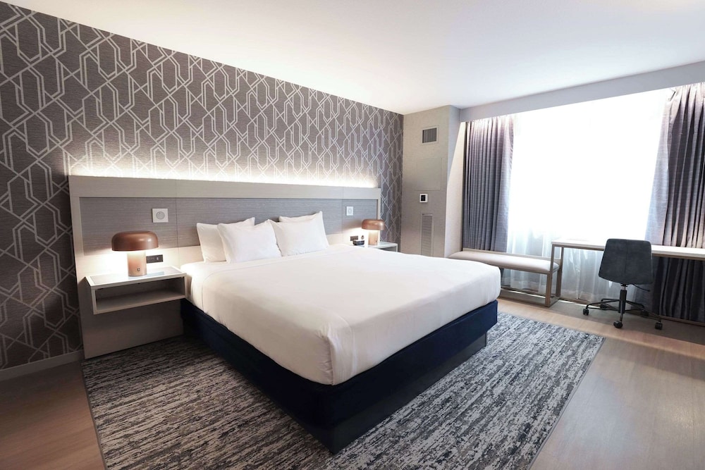 Room, 1 King Bed, Non Smoking - Photo 2