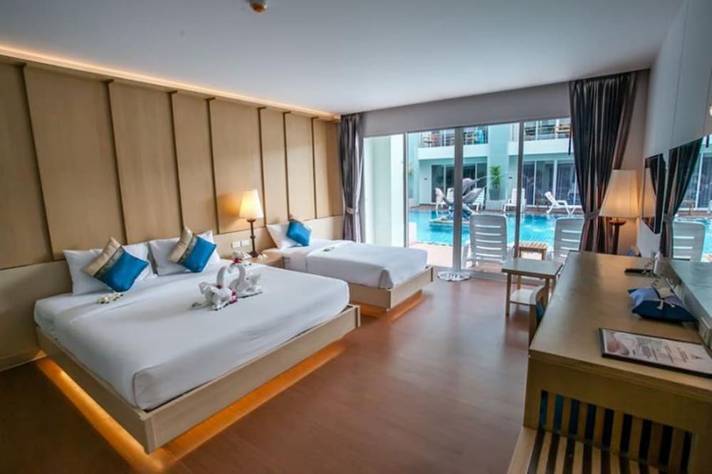 Habitación Triple Deluxe, Acceso a la Piscina