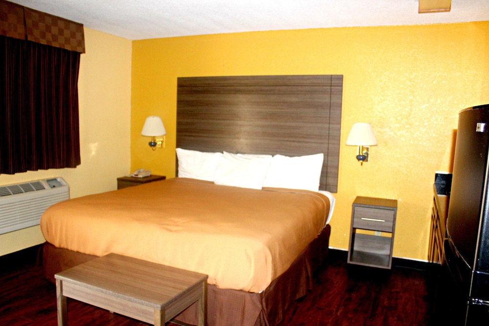 Executive Room, 1 King Bed, Non Smoking, Kitchenette photo 3