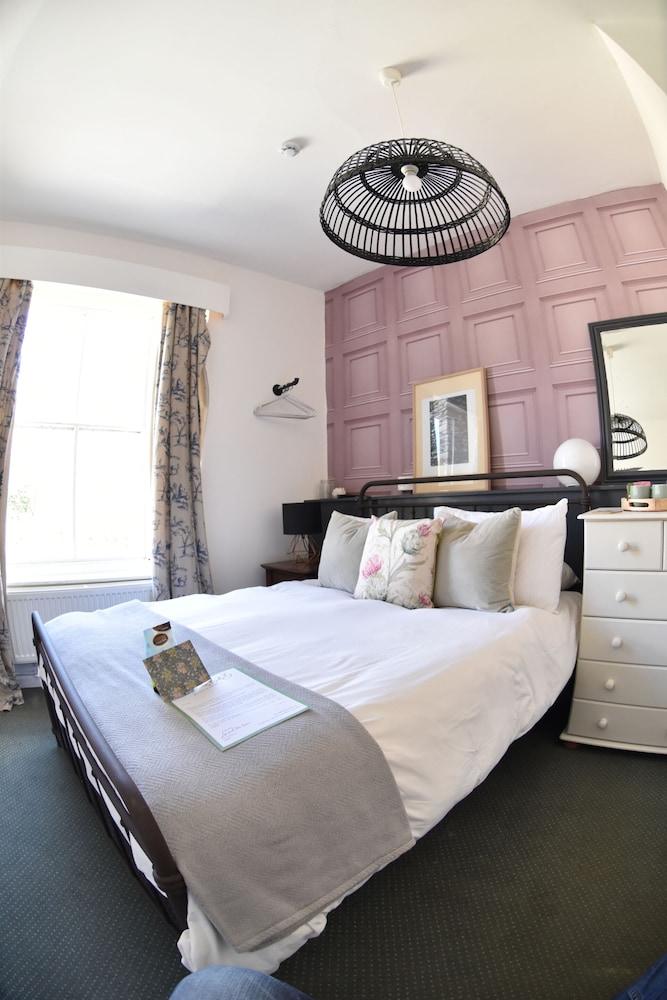 Basic Double Room, Ensuite - Photo 3