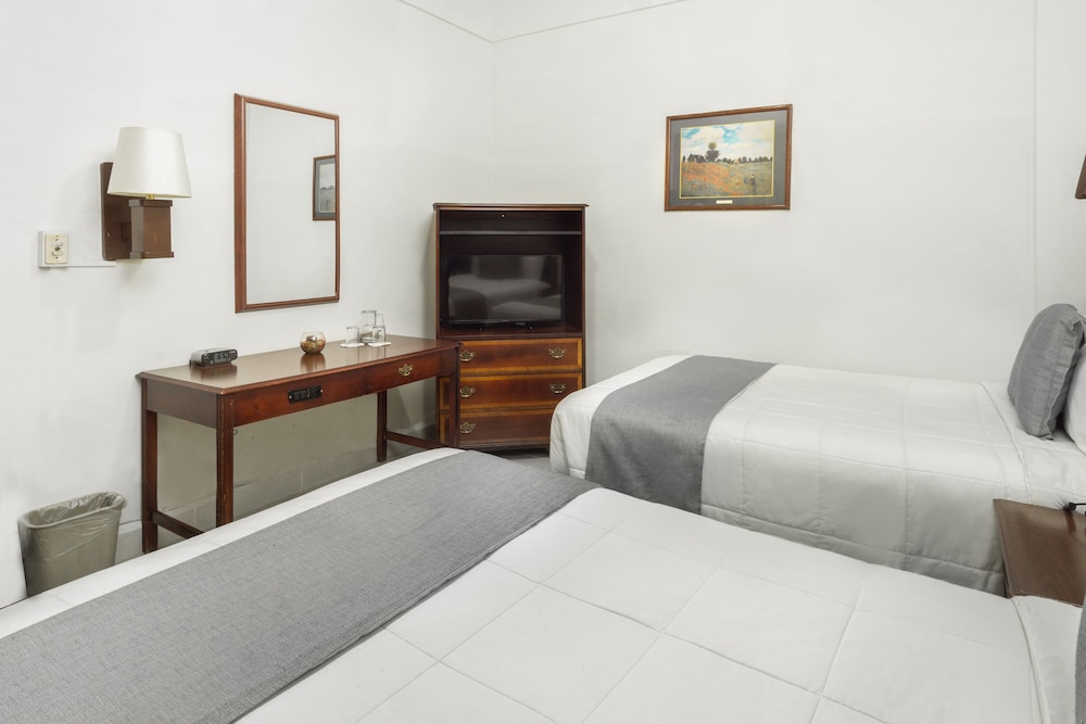 Standard Room, 2 Double Beds - Photo 2
