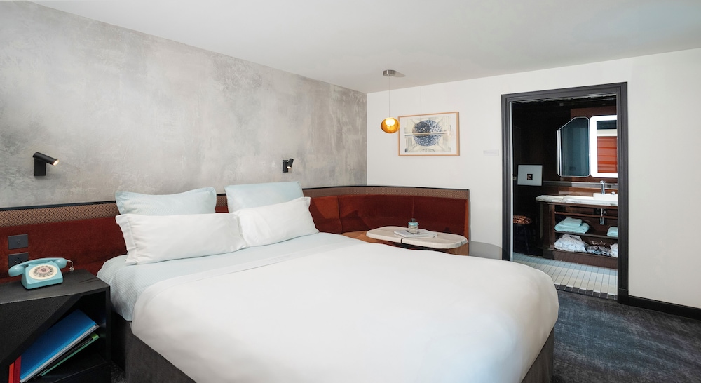 Chambre Classique (Balcony upon availability) Chambre Classique (Balcony upon availability)