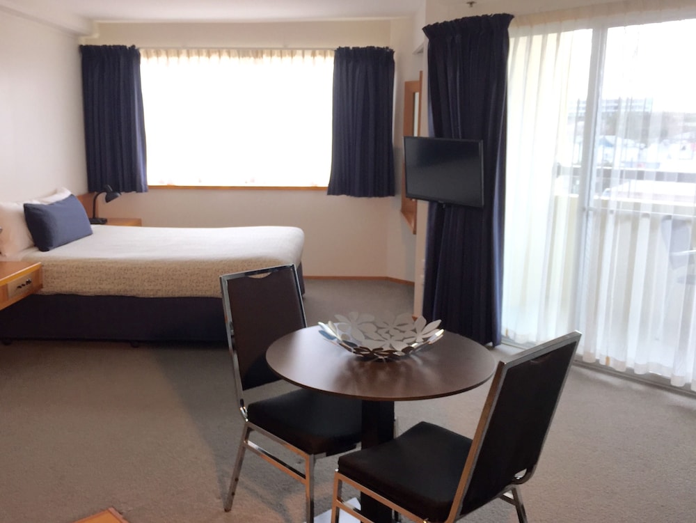 Suite, 1 King Bed, Accessible, Balcony (Converts to 2 Twin Beds)