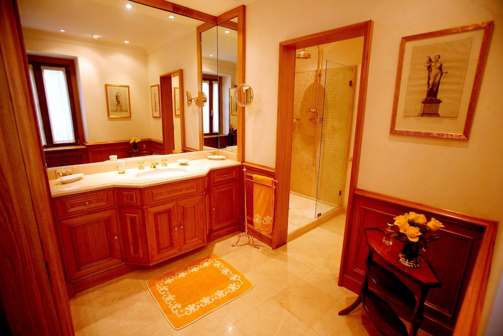 Luxury Suite photo 3