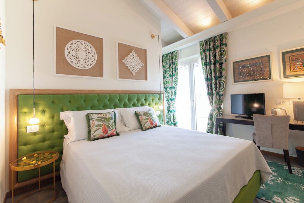 Premium Double Room, Partial Sea View photo 2