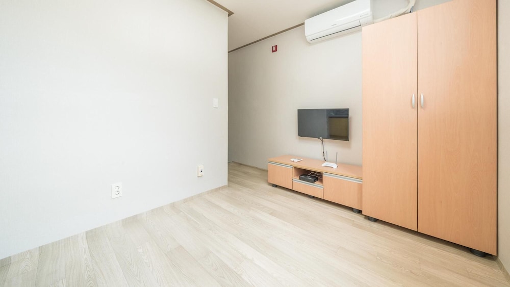 Basic Room, 1 Bedroom (Jeondudaechonma-eulbang) - Photo 6