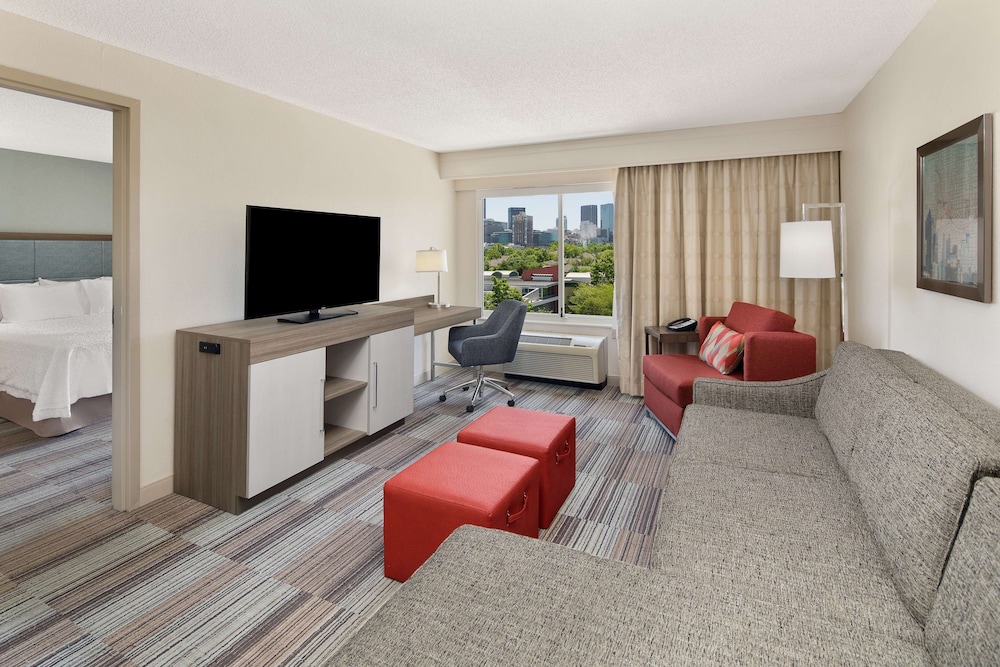 Suite, 1 King Bed, Non Smoking - Photo 2
