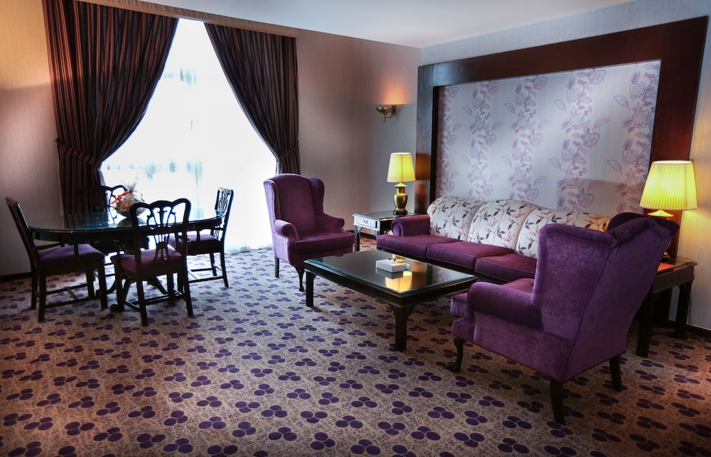 Suite, 2 Bedrooms - Photo 7