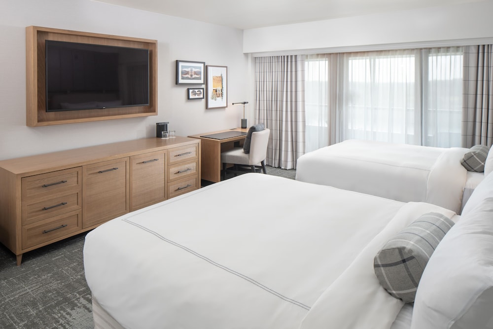 Superior Room, 2 Queen Beds, Lakeside