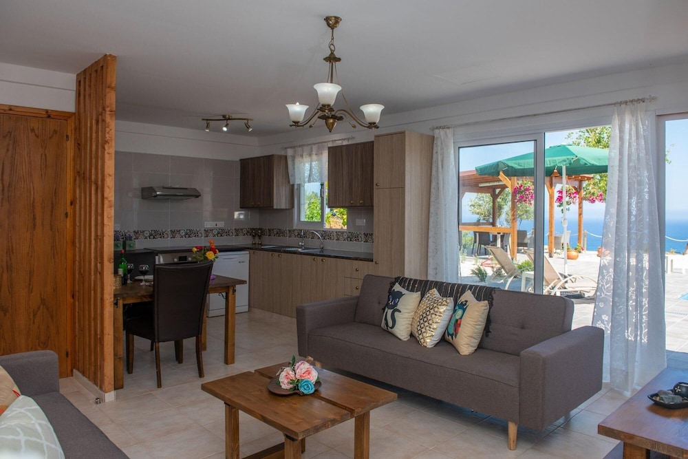 Villa photo 1
