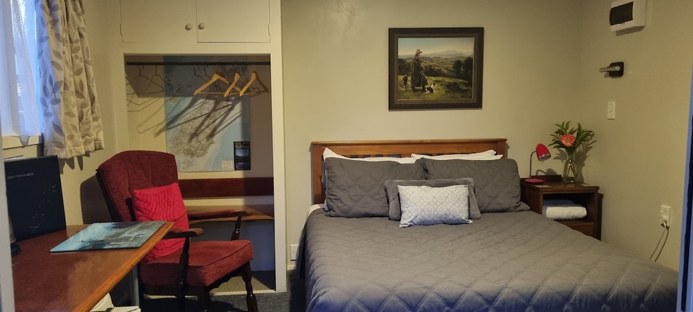 Standard Studio, 1 Queen Bed photo 1