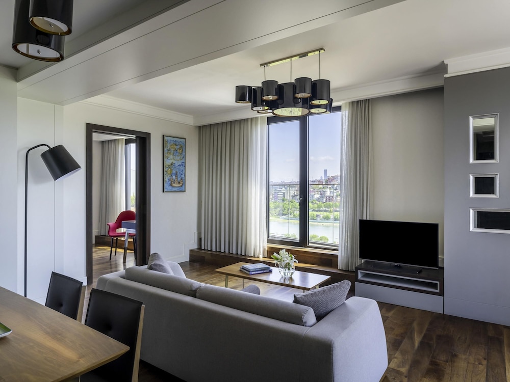 Suite, 1 King Bed (Golden Horn) photo 1