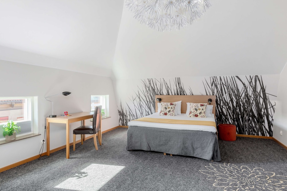 Junior Suite, 1 Double Bed, Non Smoking - Photo 2