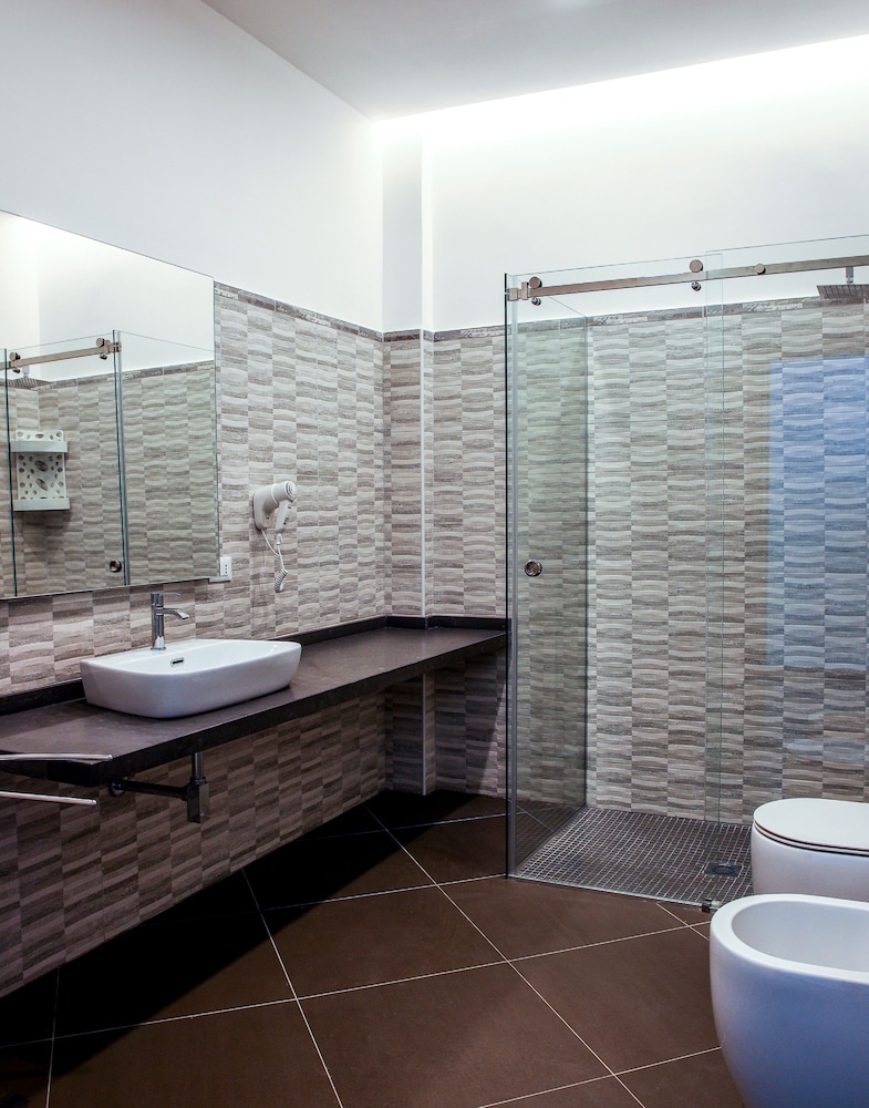 Standard Quadruple Room - Photo 7