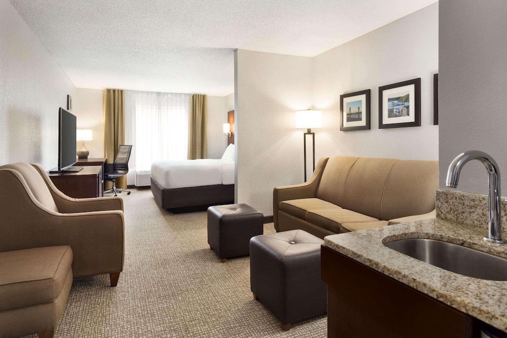 Suite, 1 King Bed with Sofa bed, Non Smoking - Photo 1