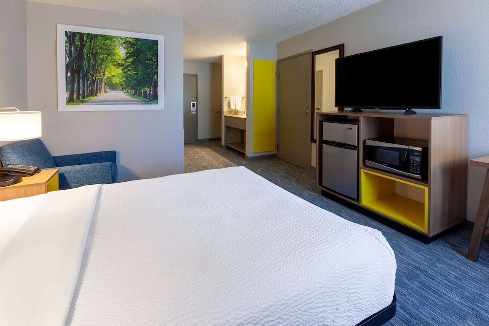 Standard Room, 1 Queen Bed, Accessible