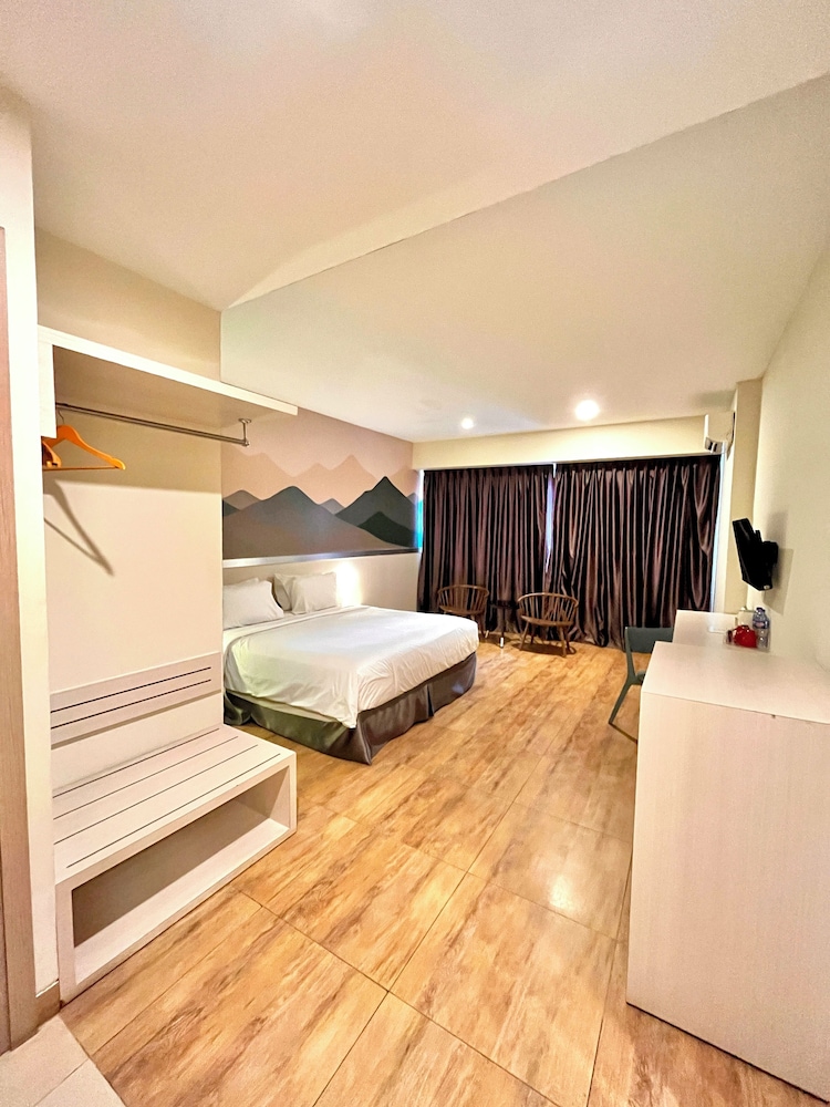 Deluxe Double Room, 1 King Bed, City View
