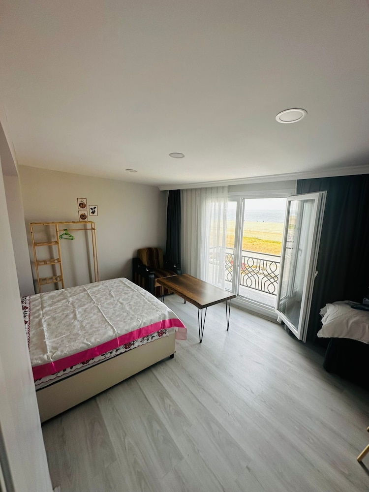 Standard Double Room - Photo 12