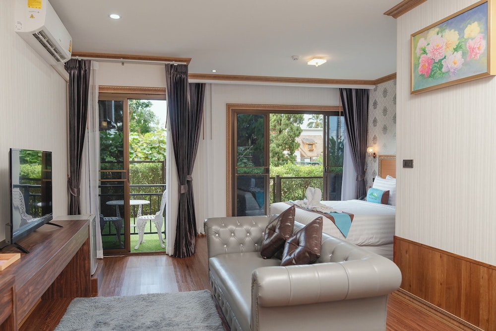 Deluxe Double Room - Photo 14