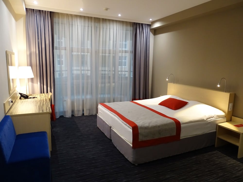 Suite, 1 King Bed, Accessible, Non Smoking photo 1