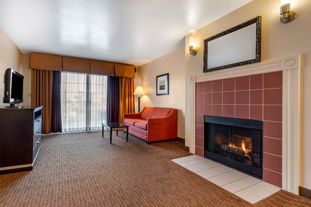 Suite, 1 King Bed, Non Smoking, Balcony (with Sofabed) - Photo 2