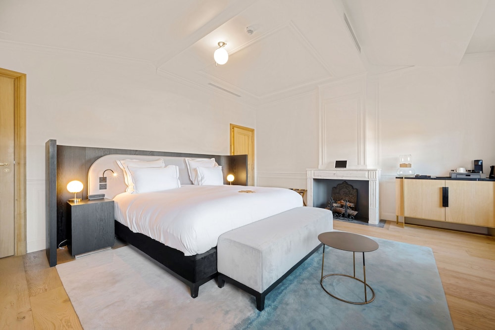 Deluxe Room - Photo 10