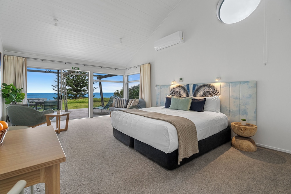 Beachfront Spa Villa (Studio)