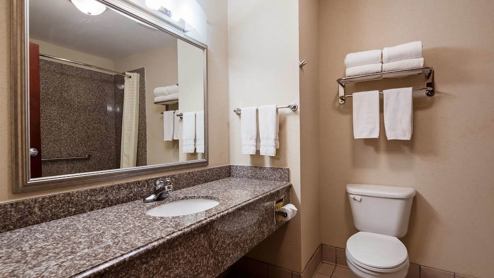 Standard Room, 2 Queen Beds, Non Smoking, Refrigerator & Microwave photo 2