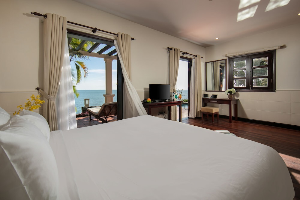 One Bedroom Beach Front Villa with Private Pool - Photo 11