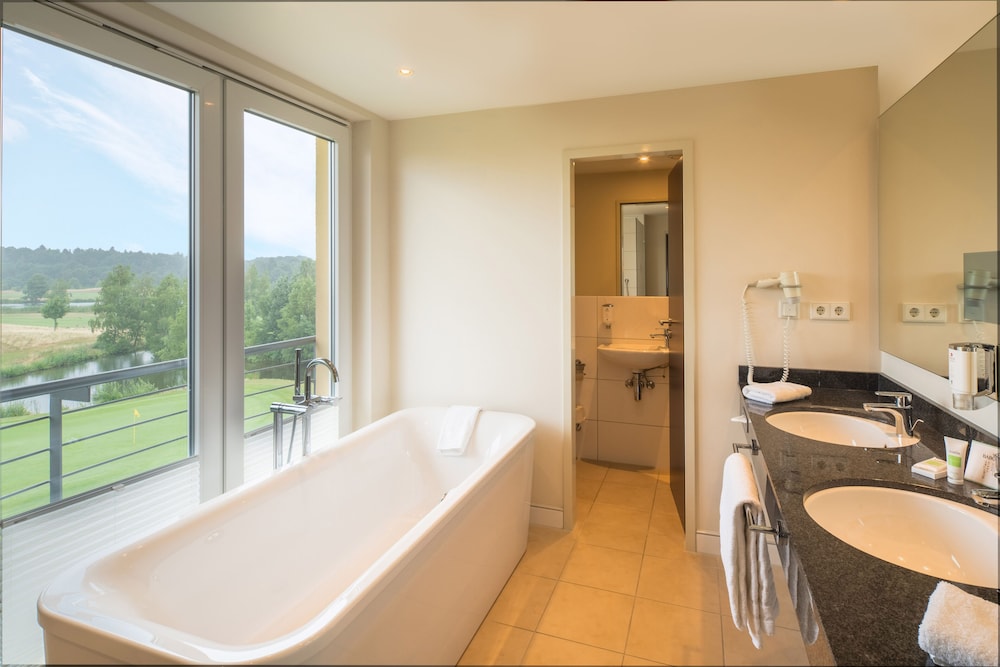Suite, 1 King Bed, Golf View - Photo 4