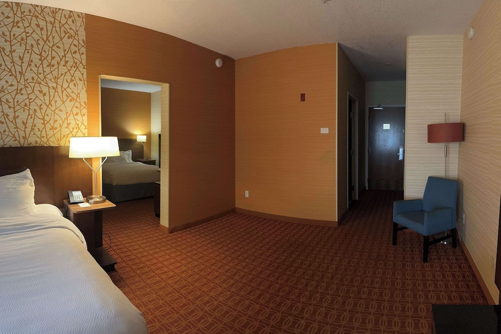 Standard Suite, Multiple Beds, Non Smoking photo 3