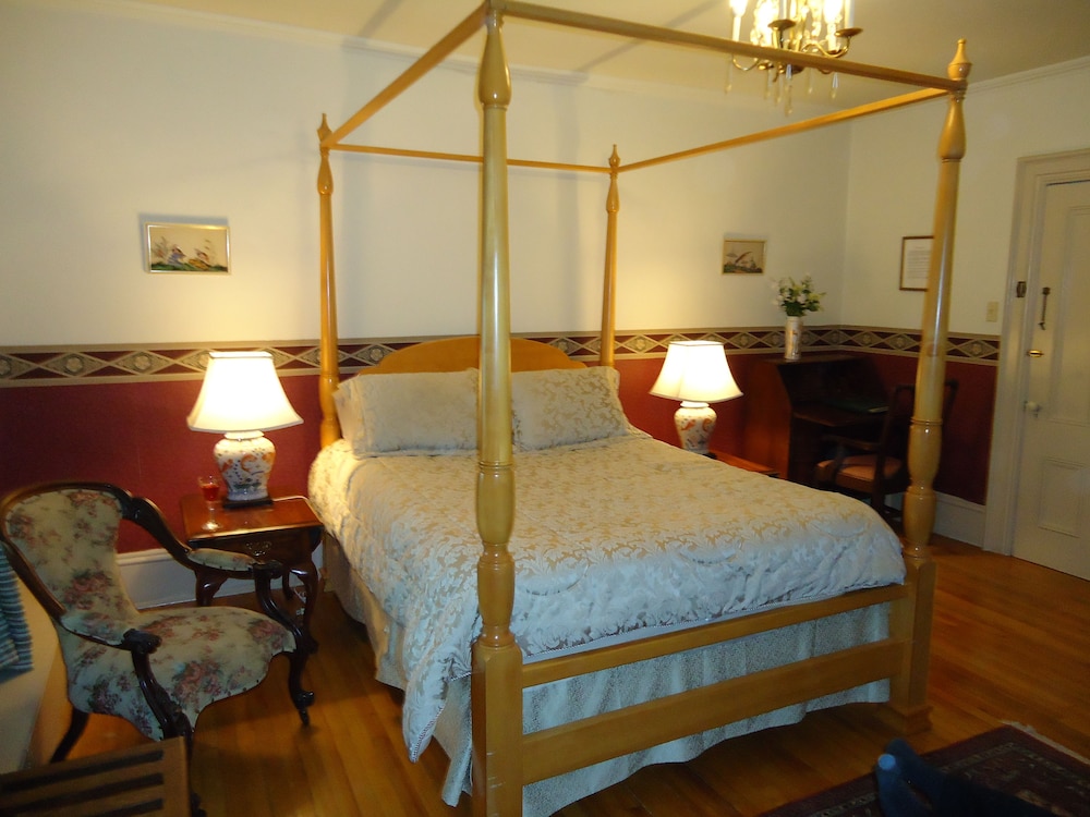 Queen Room, River View