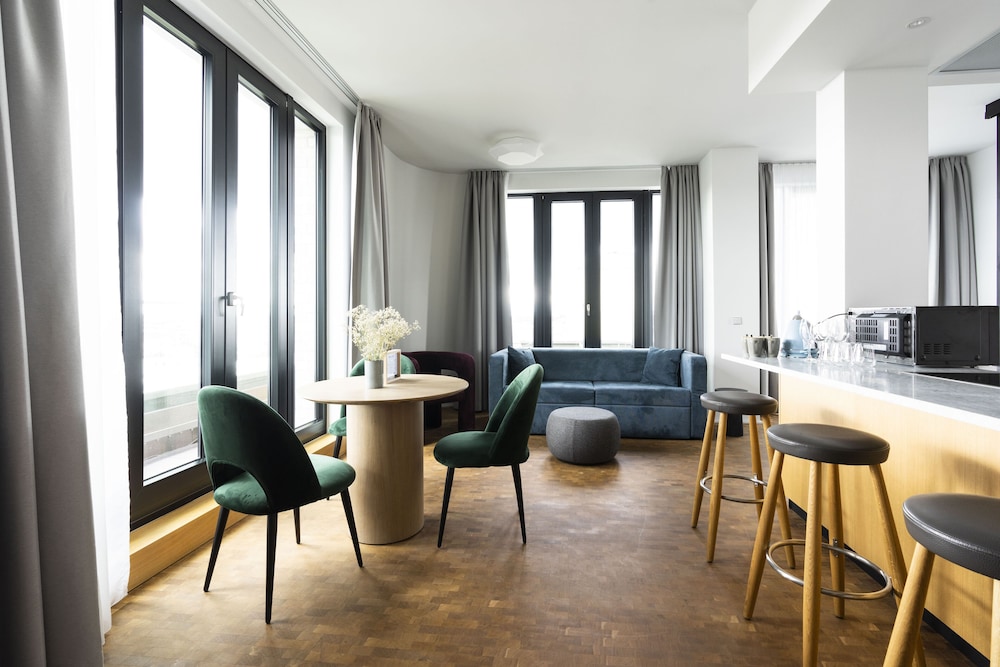 Large 1 Bedroom Apartment with Terrace photo 1