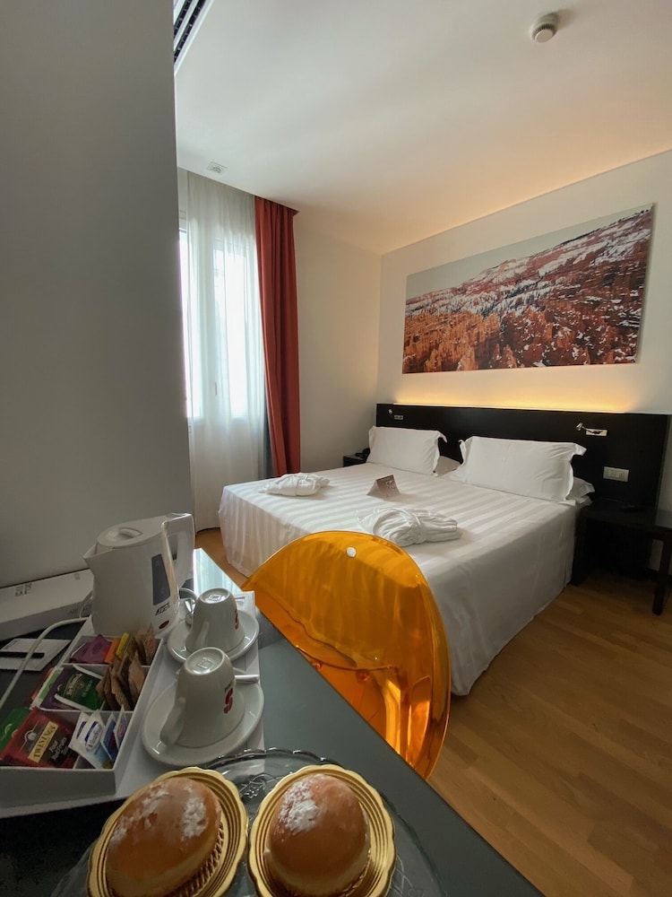 Double or Twin Room - Photo 10