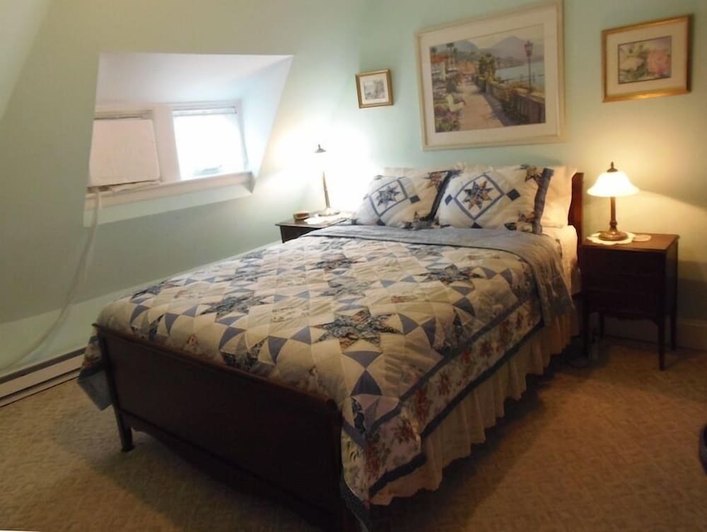 Room, 1 Queen Bed (Aviary Room)