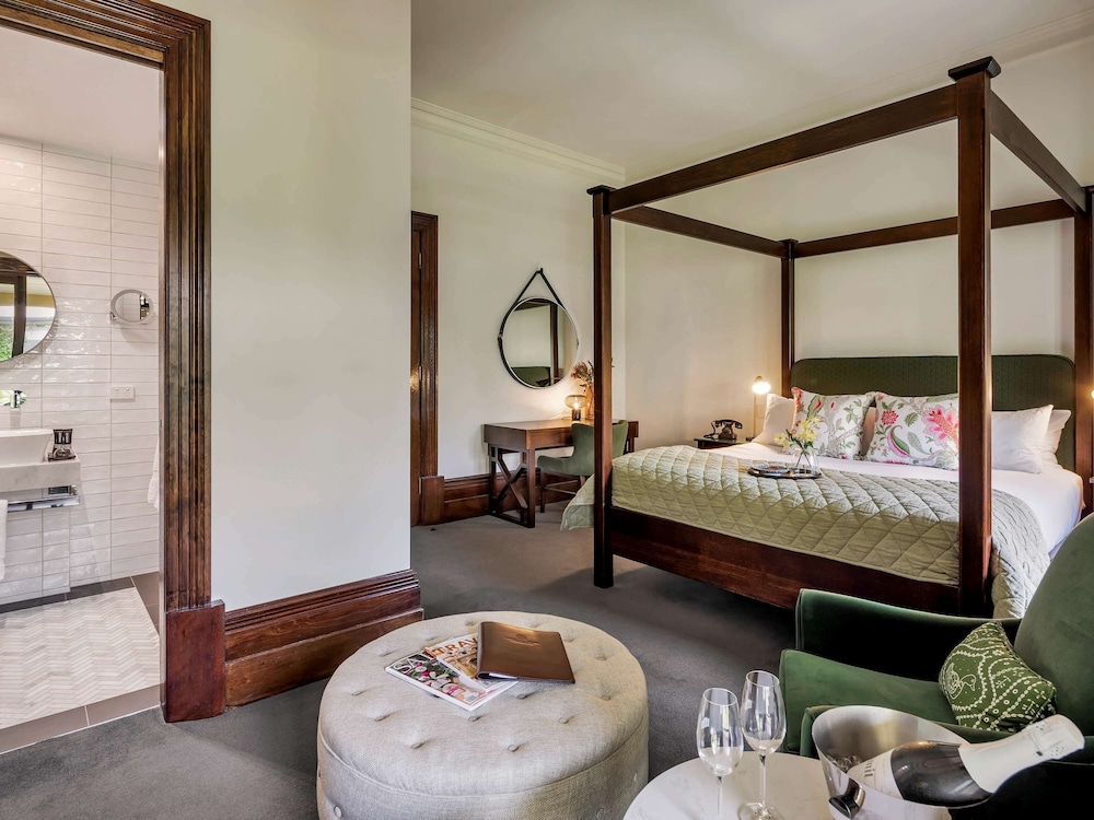 Piccadilly Wing Valley View Room thumbnail 6