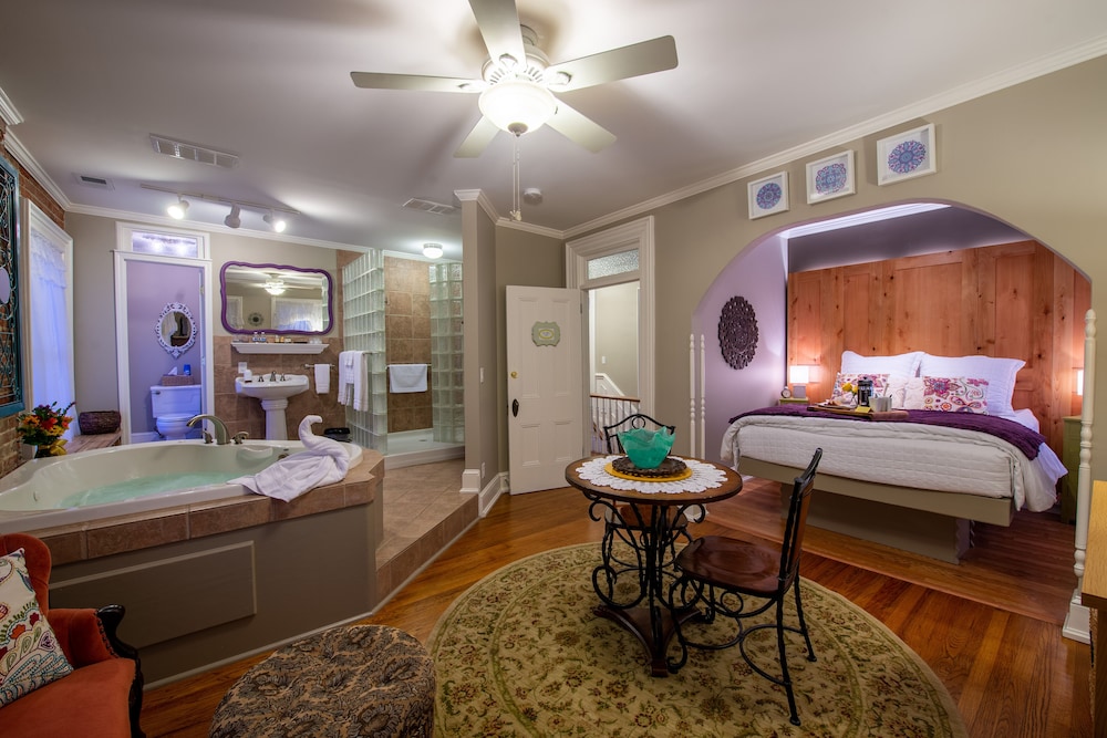 Col. Park Suite photo 1